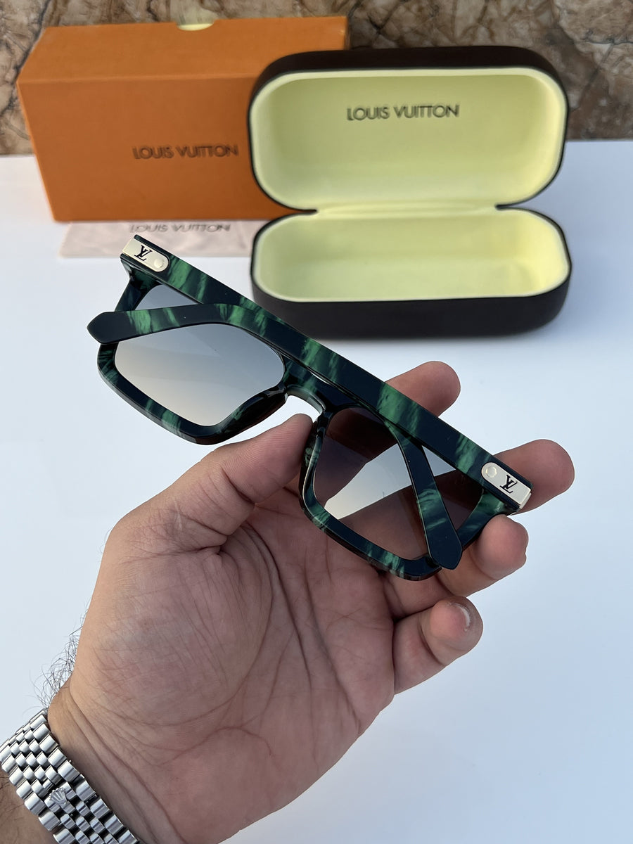 Louis Vuitton_2420_green
