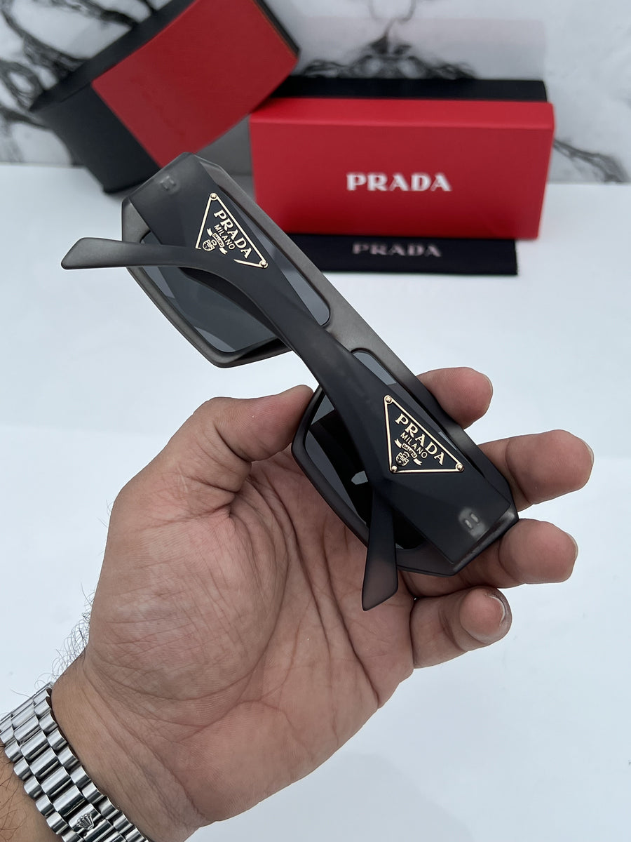 Prada_82_grey_black