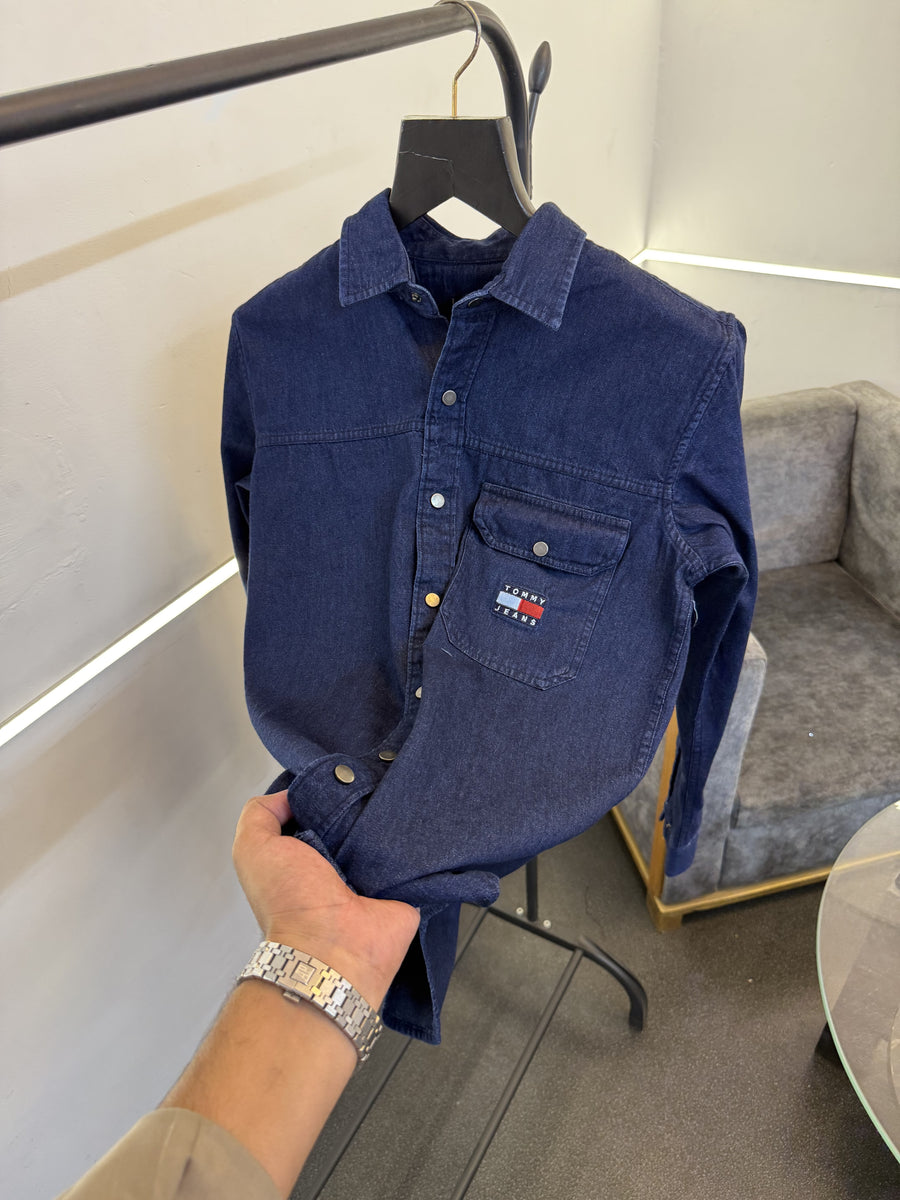 Tommy hilfigar dark blue denim shirt with front pocket and embroidery logo