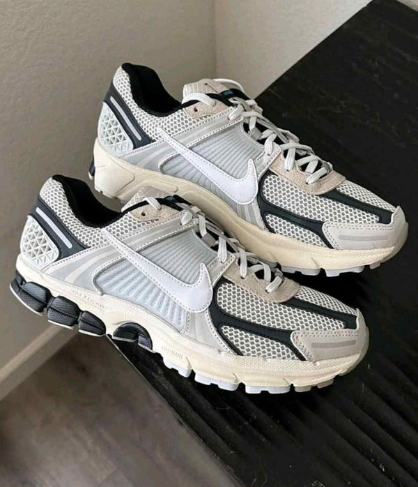 Nike Air Zoom Vomero 5 Supersonic 2562