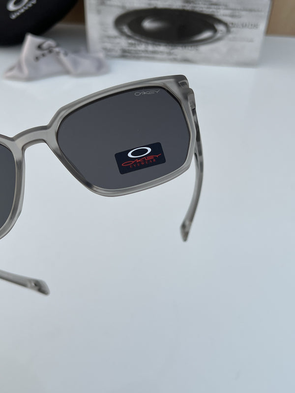 Oakley_3385_grey_black