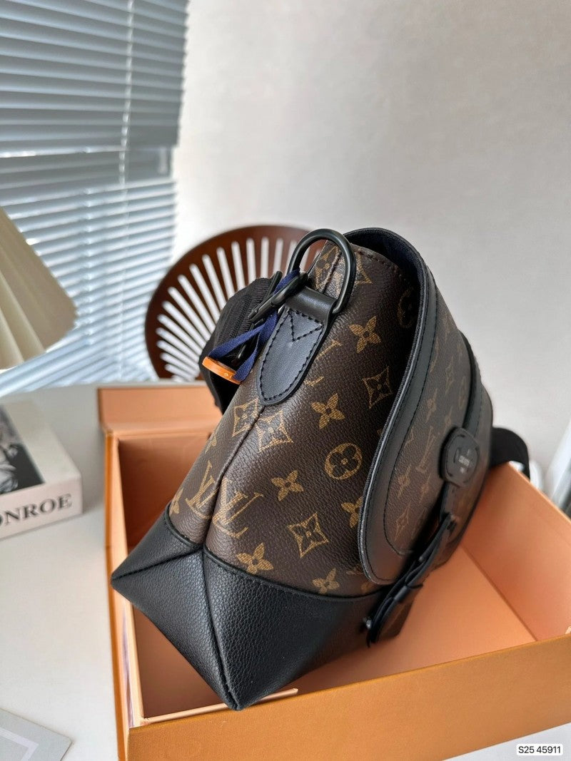 Louis Vuitton_LV Saumur Messenger Monogram Eclipse With Dust Bag (Brown - 420)