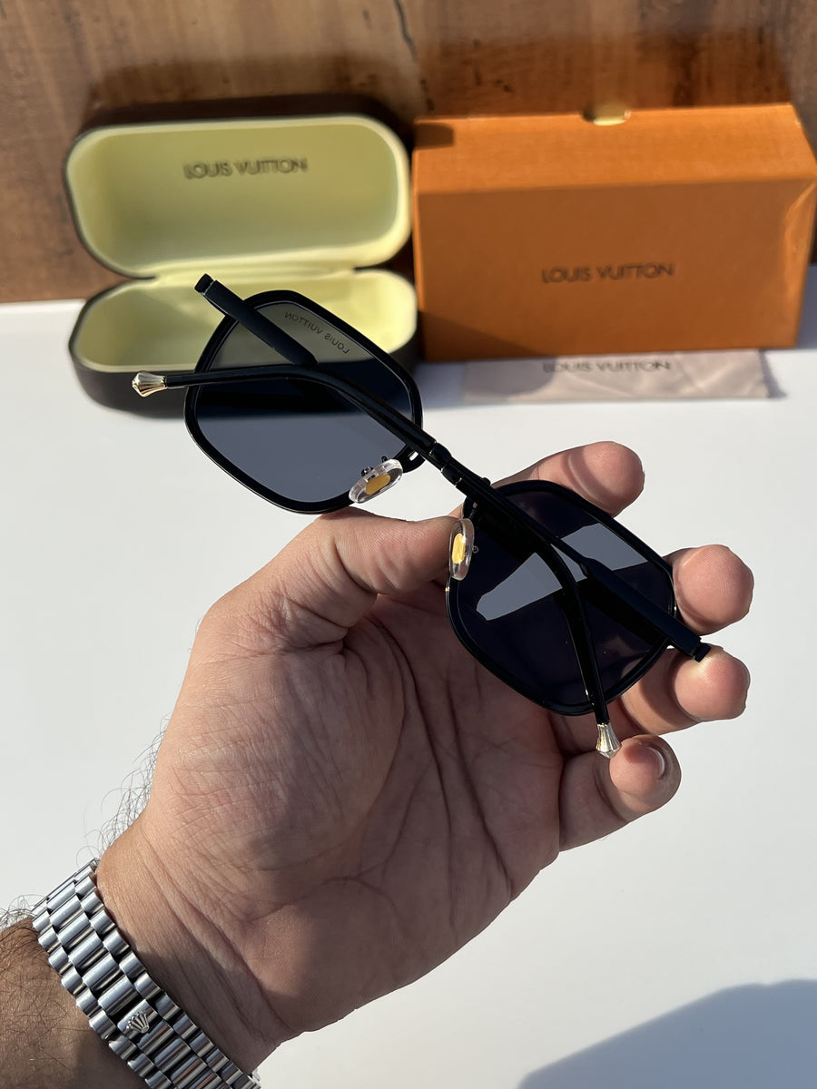 Louis Vuitton_69_full_black