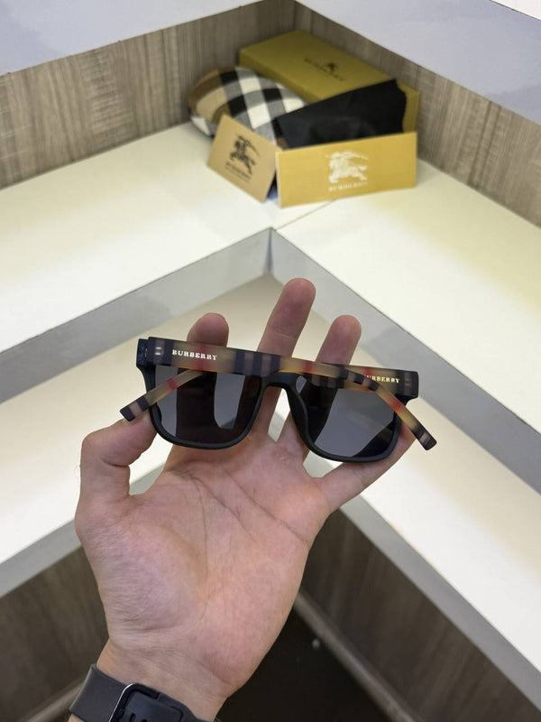 Burberry 4395 Store article sunglass