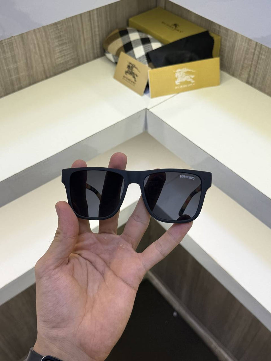 Burberry 4395 Store article sunglass