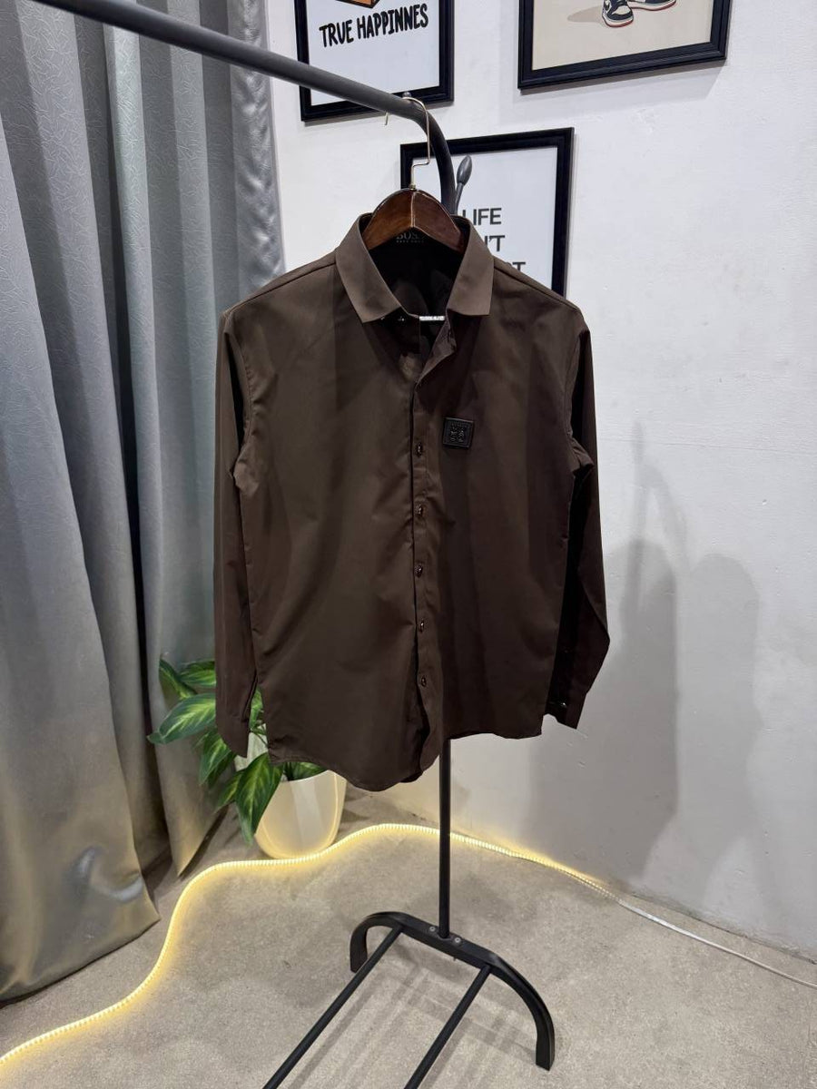 Hugo bos tukey imported shirt with brand button and logo on chest brown