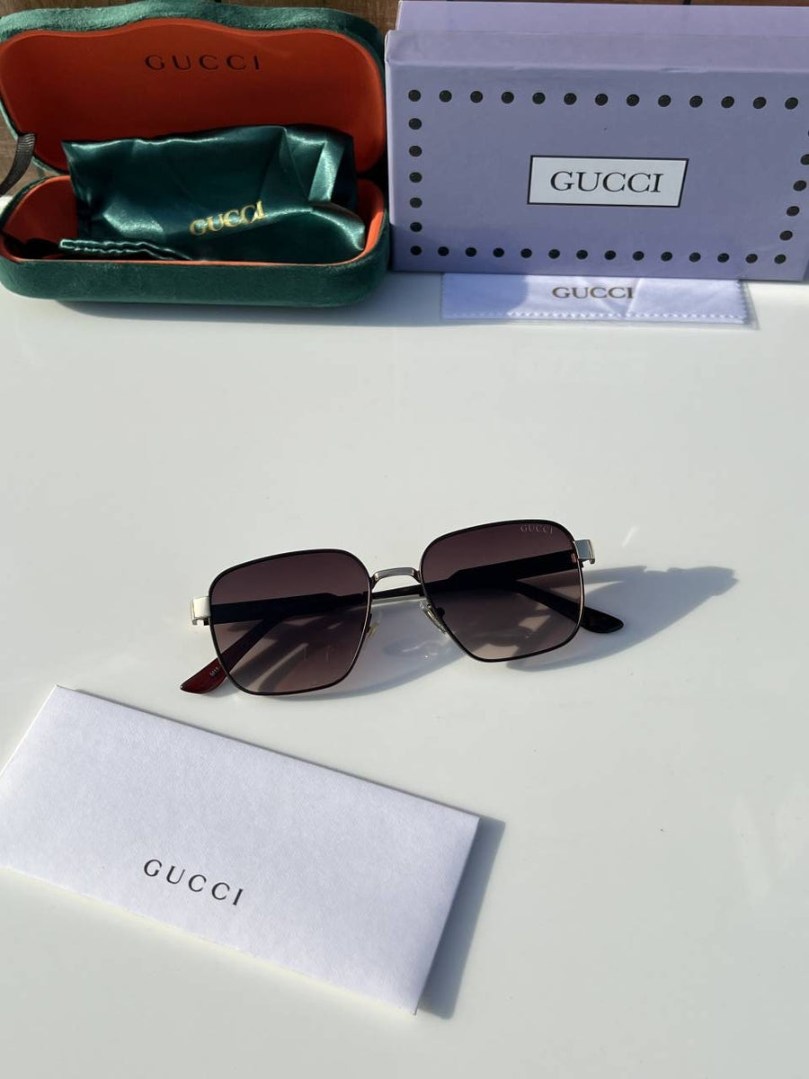 Gucci_526_gold_brown