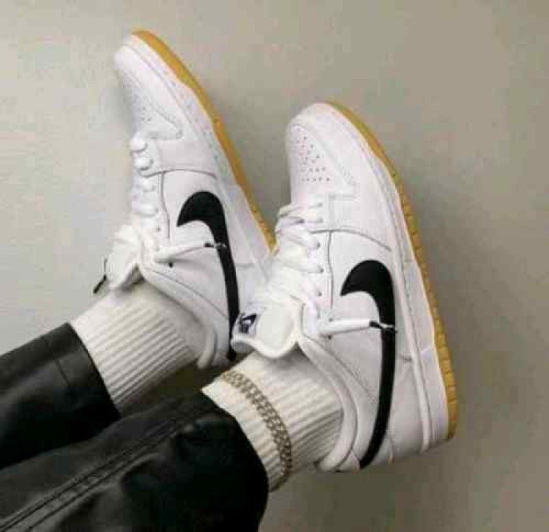 Nike sb dunk low white gum