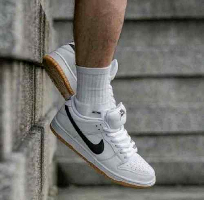 Nike sb dunk low white gum