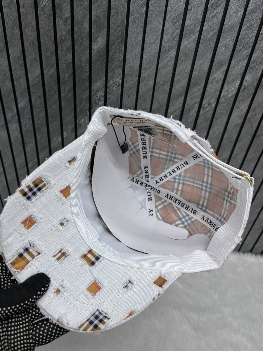 Burberry_Checks_Front_Logo_Premium_Unisex_Cap_With_Safety_Box