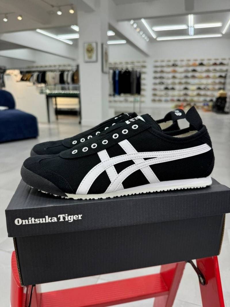 Onitsuka Tigar Slip On Black White