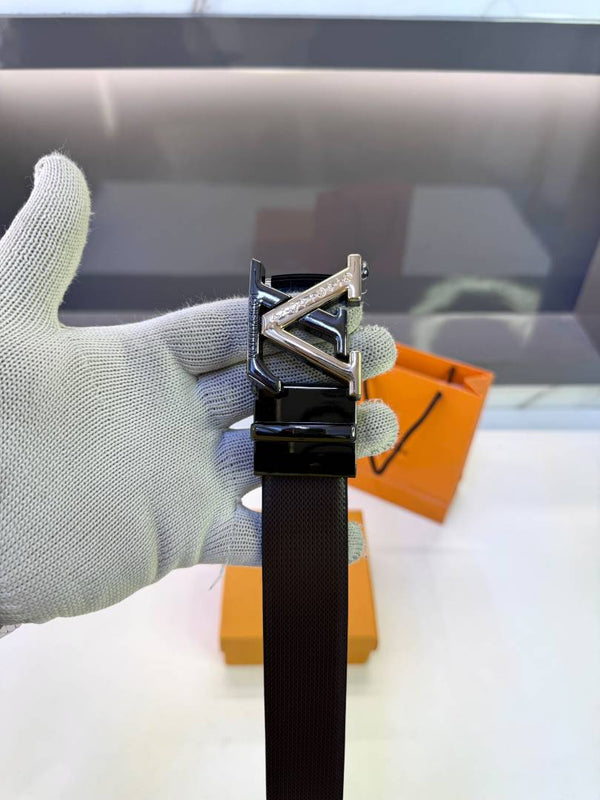 Lv_Loui Golden Black Premium Quality Belt Fa 1110