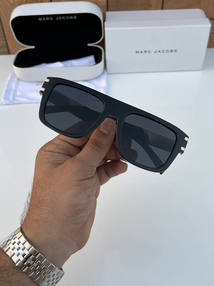 Marc_jacobs_1004_black_gold