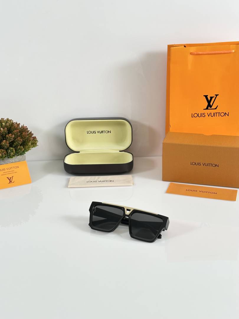 LV 1502 Gold Black
