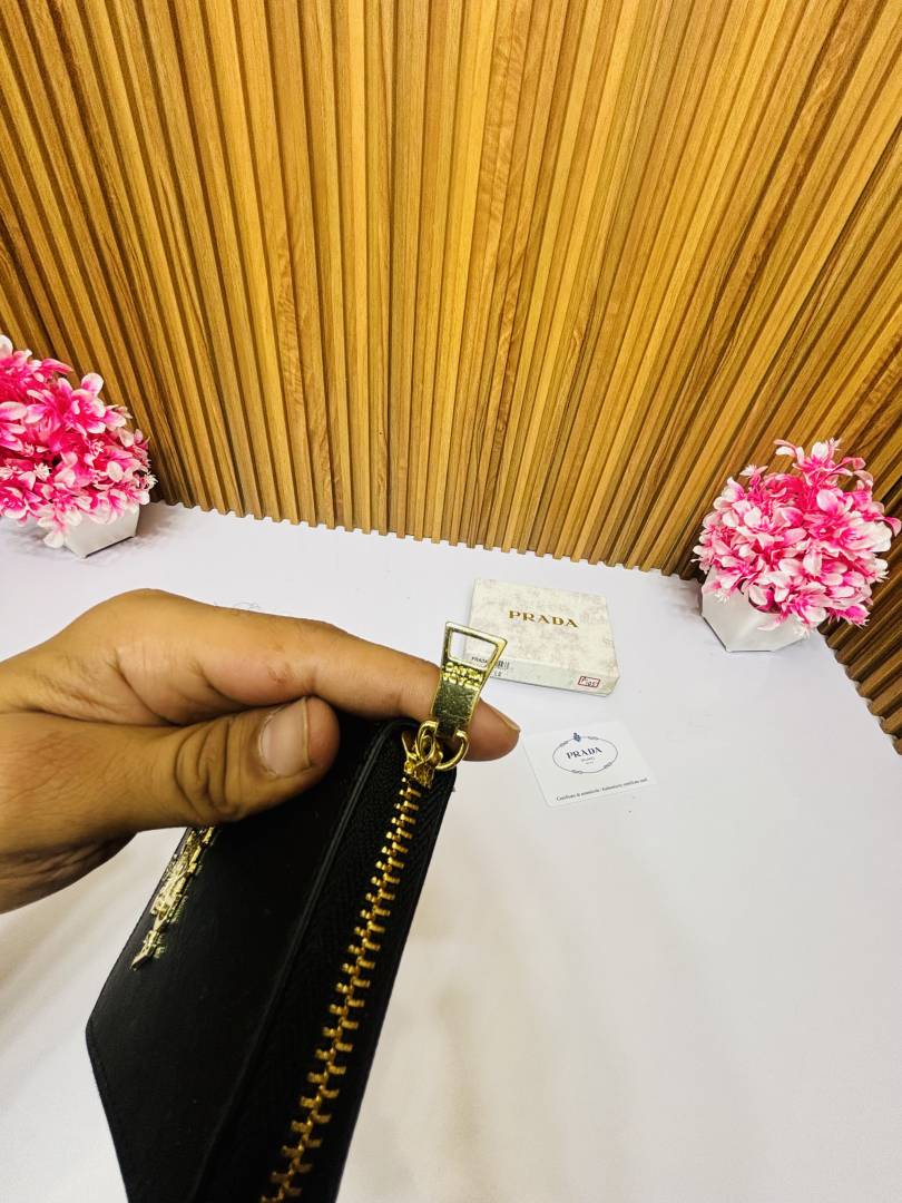 105 PRADDA PREMIUM QUALITY WALLET