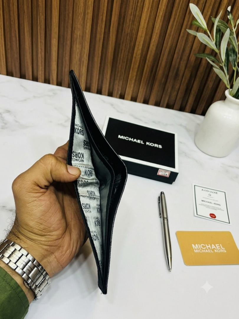 110 MK MICHAEL KORRS PREMIUM QUALITY WALLET