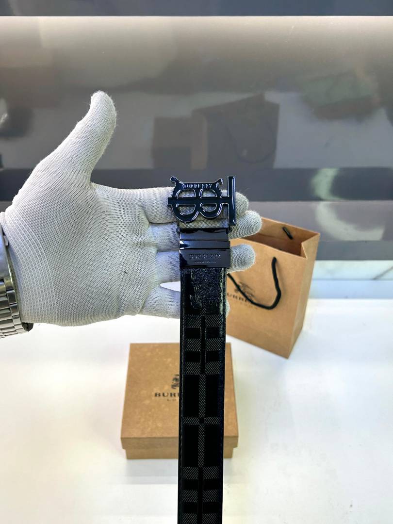 Burberry Reversible Glossy Black Belt Fa 204