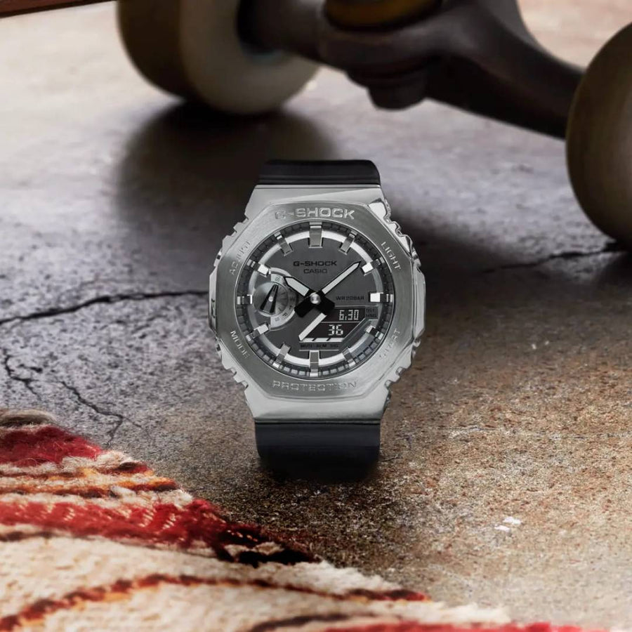 Casio g shock gm2100 black silver Black