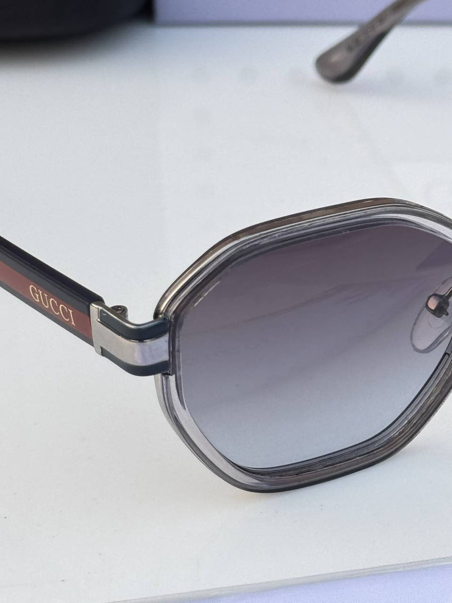 Gucci_618_silver_grey