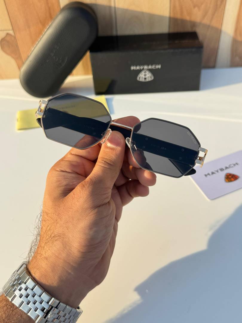 Maybach_9126_gold_black