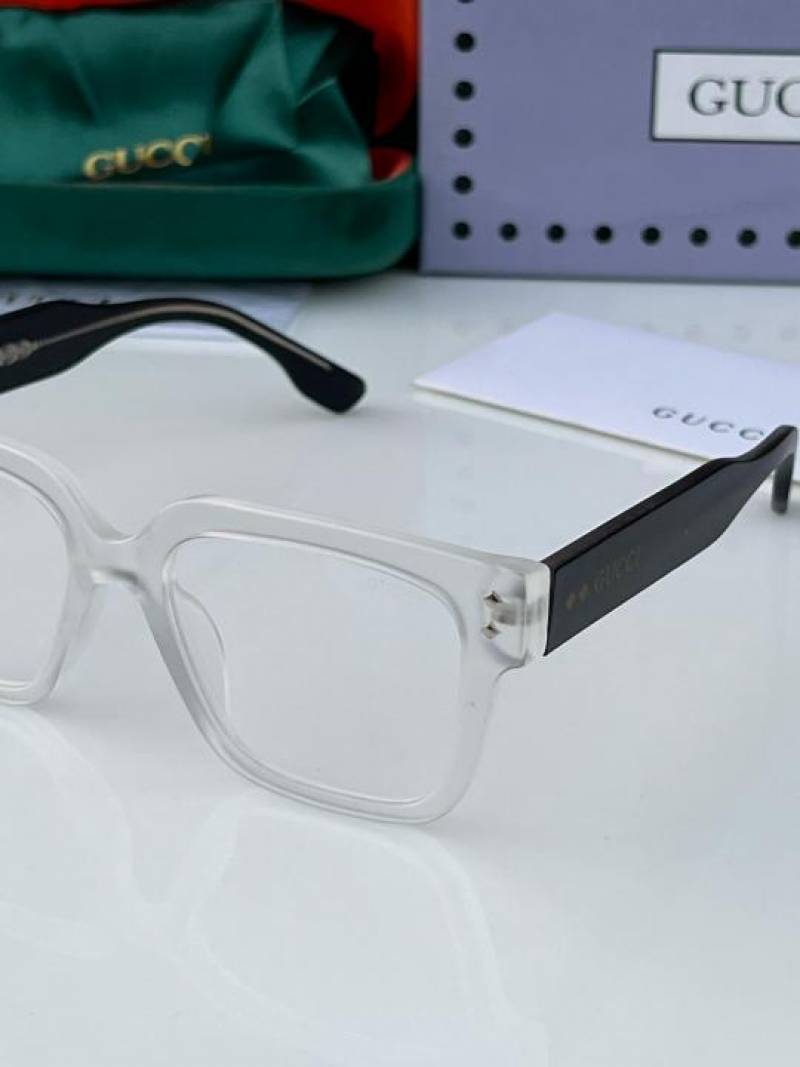 Gucci_2610_white_plano