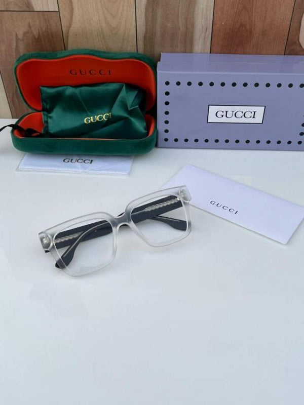 Gucci_2610_white_plano