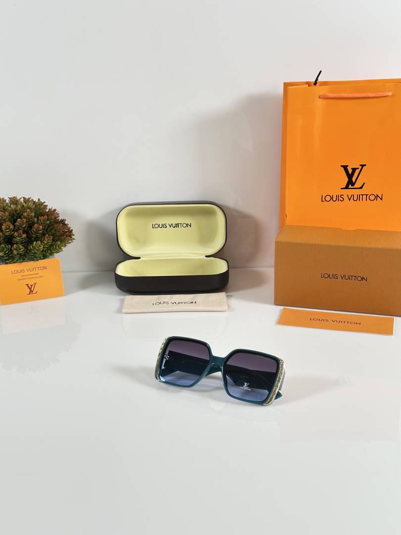 Louis Vuitton_WMNS_9552_Green
