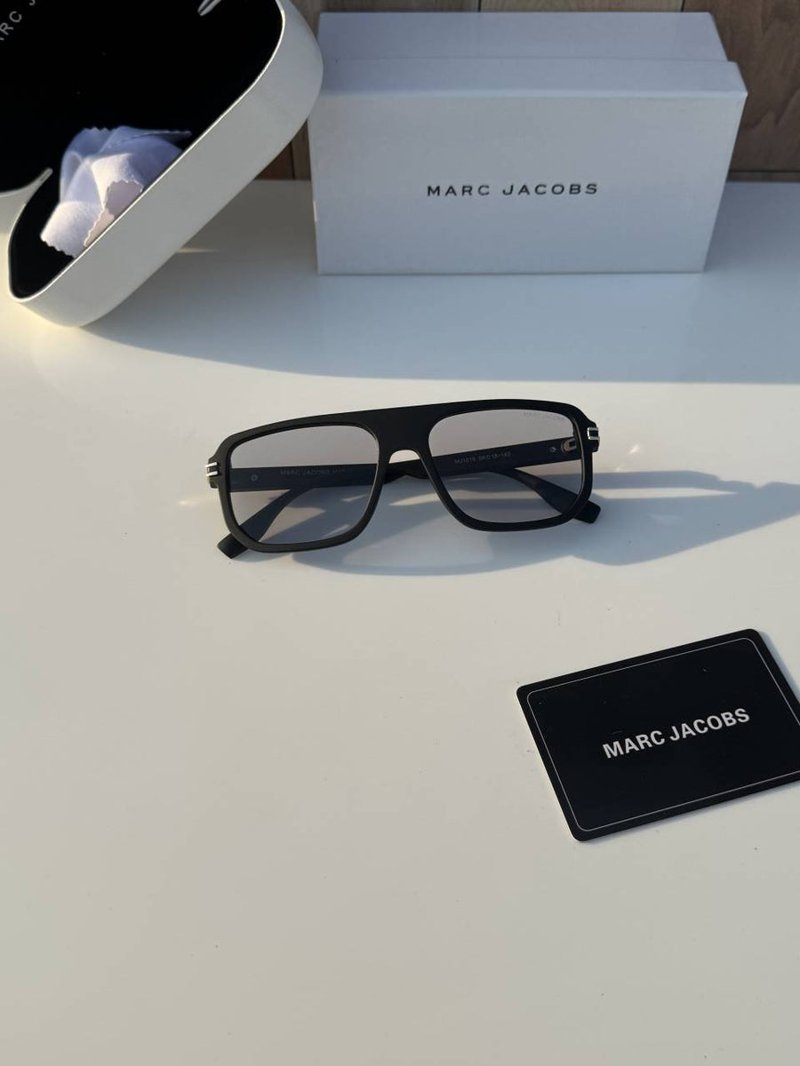 Marc_jacobs_1018_black_plano