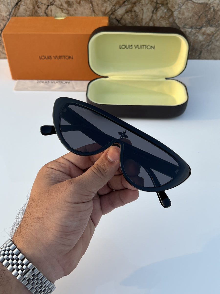 Louis Vuitton_2218_full_black