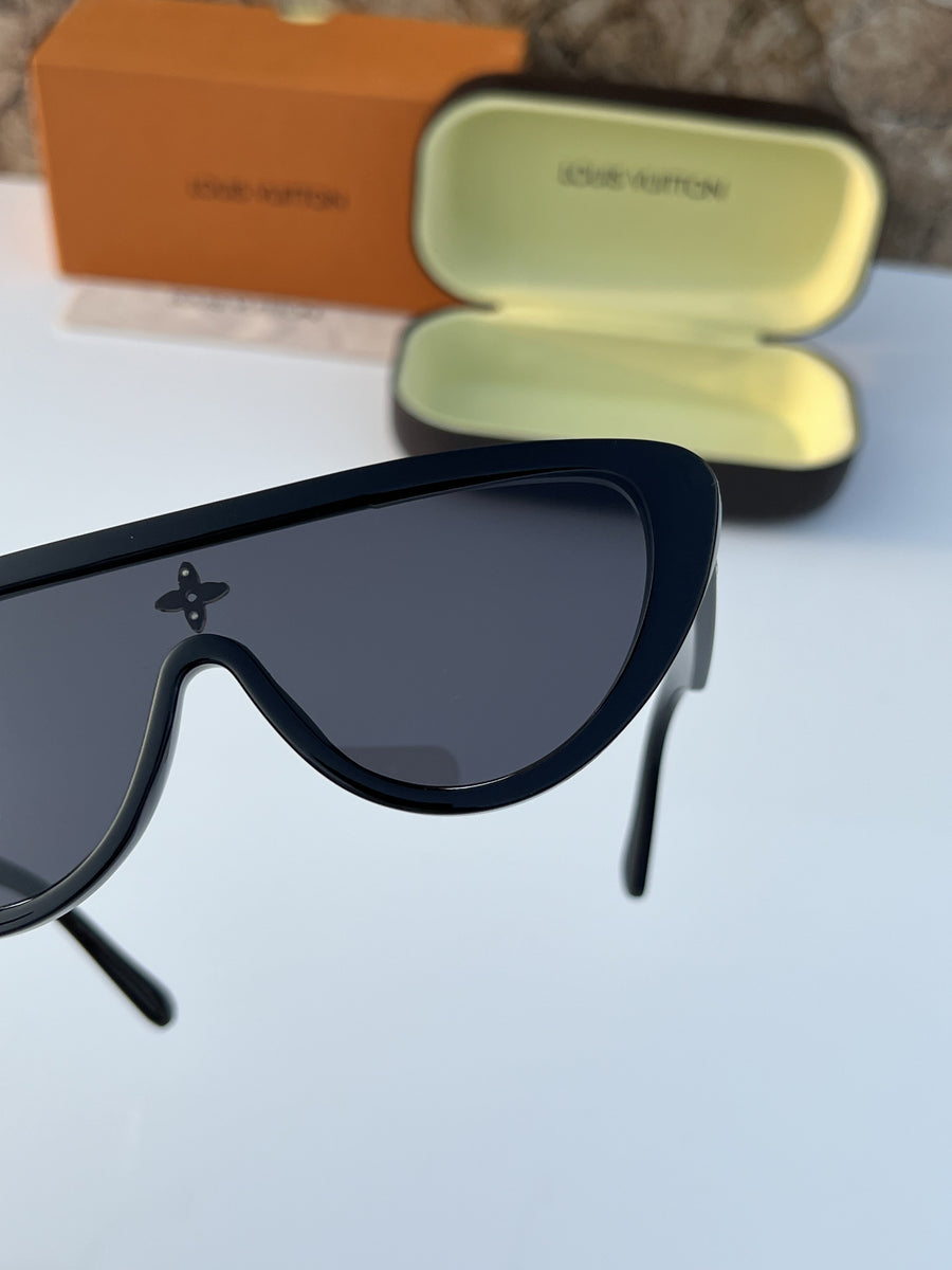 Louis Vuitton_2218_full_black