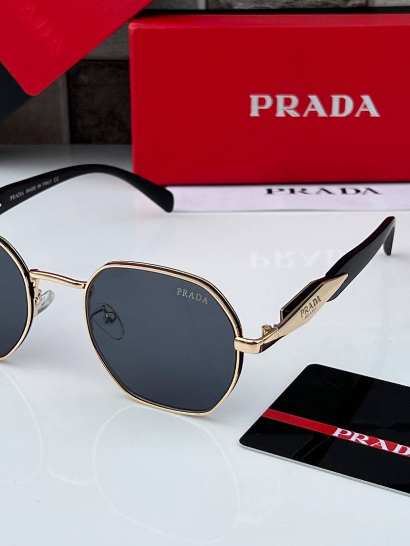 Prada_101_gold_black