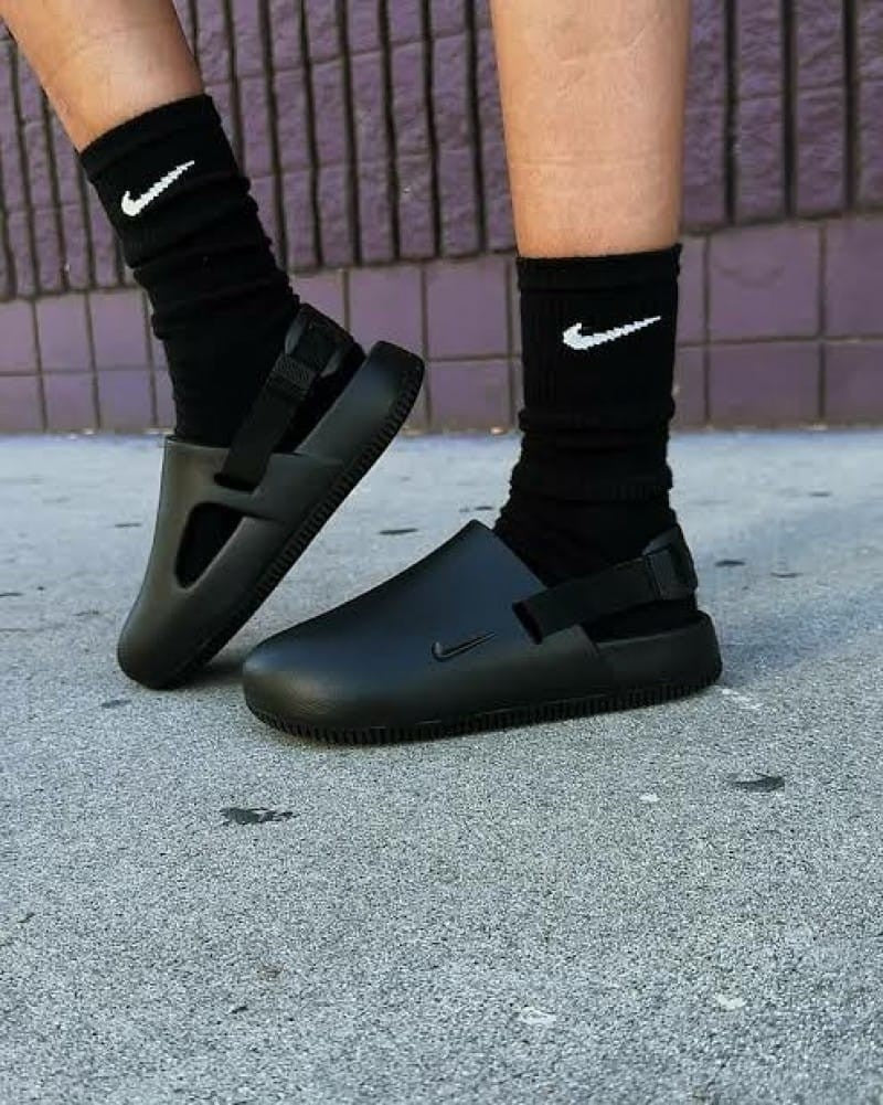 calm mule black