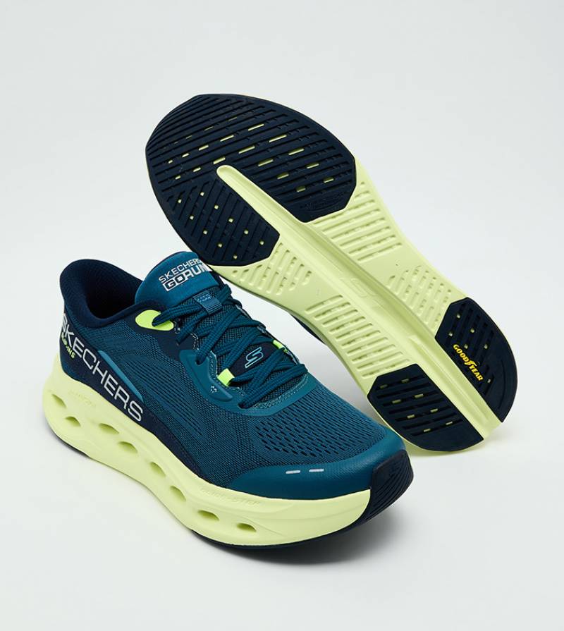 Skechers Max Cushioning Glide-Step - A Slip-ins running shoes
