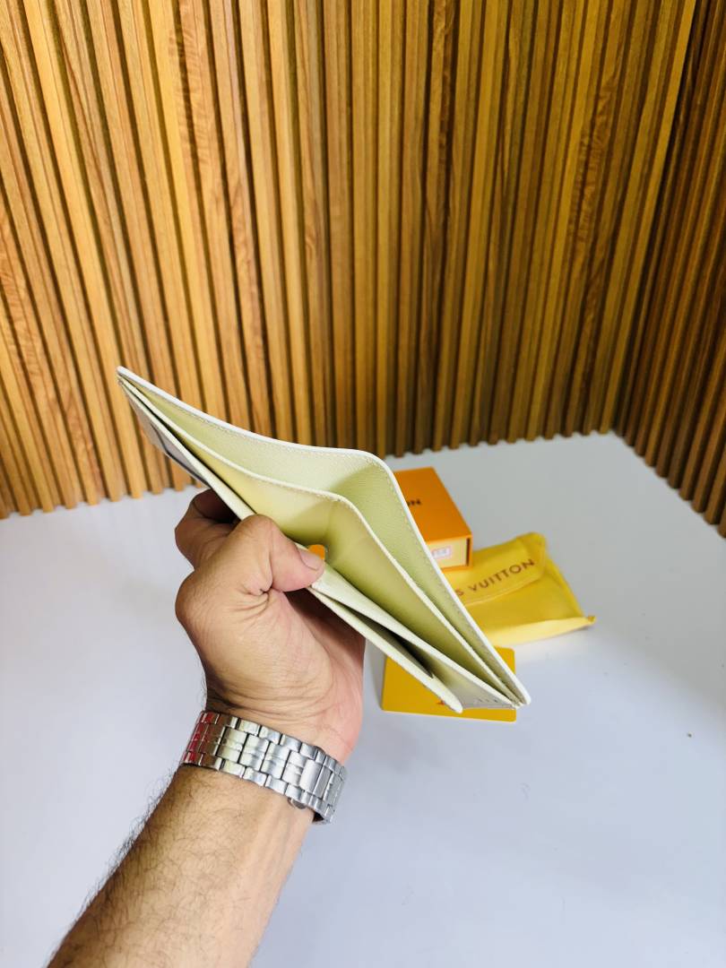 119 LV LOIUS VUTTON PREMIUM QUALITY WALLET