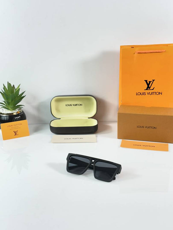 LV 1502 Mate Black