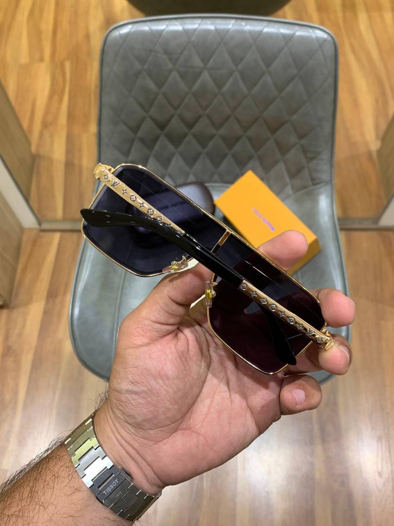 Louis Vuitton_2254_gold_black