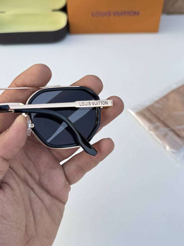 Louis Vuitton_06_gold_black