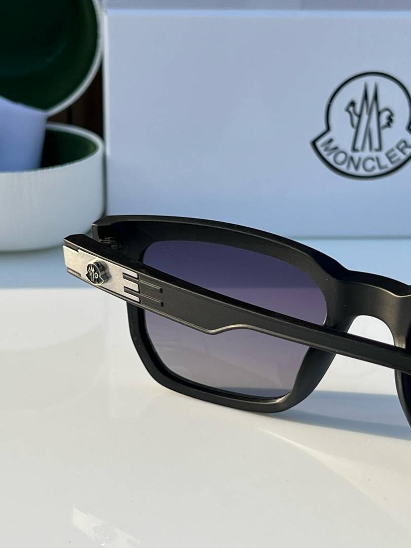 Moncler_7507_black_shaded