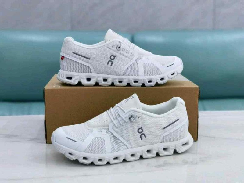 On Running On Cloud 6 Shoes Men - White