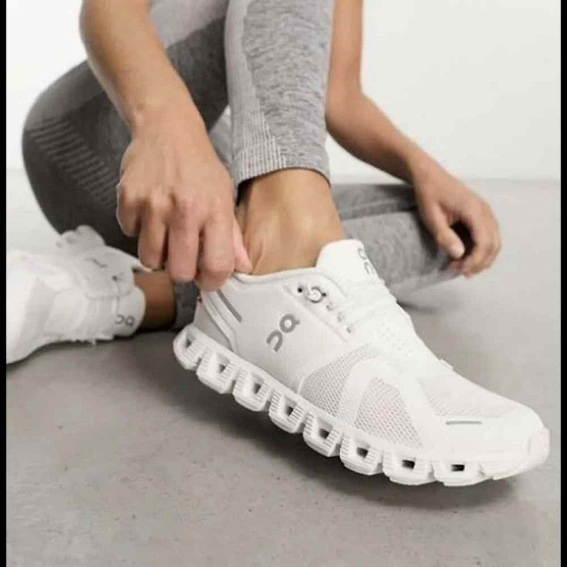 On Running On Cloud 6 Shoes Men - White
