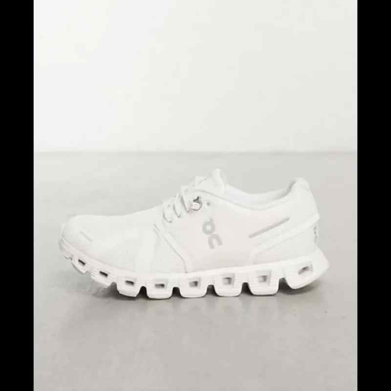 On Running On Cloud 6 Shoes Men - White