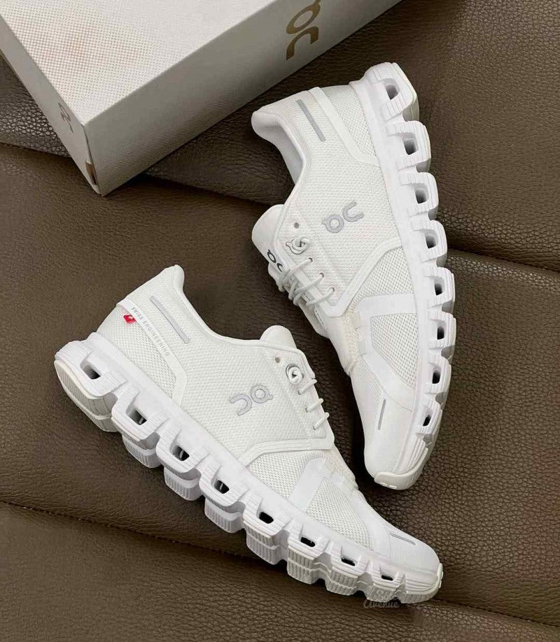 On Running On Cloud 6 Shoes Men - White