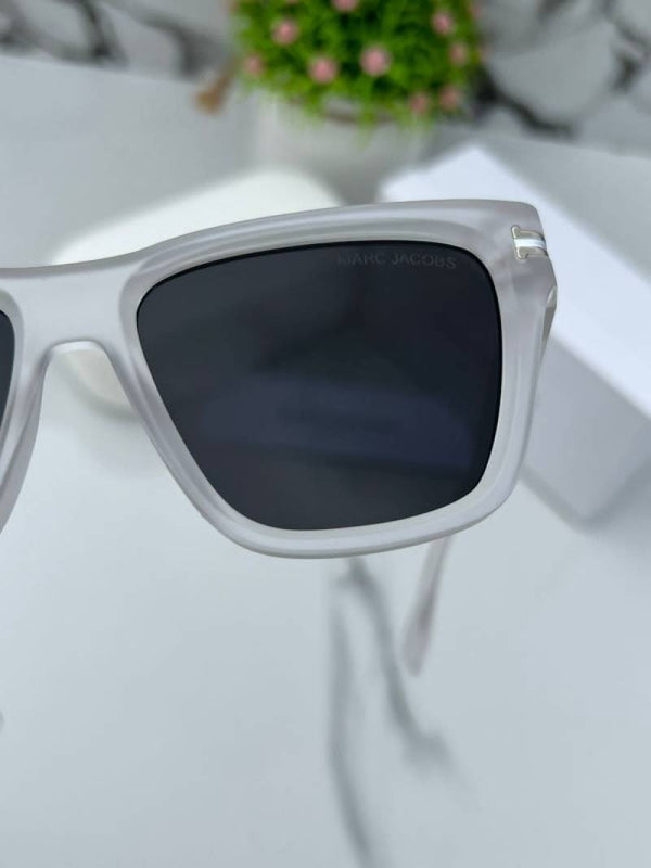 marc jacobs 1002 white black