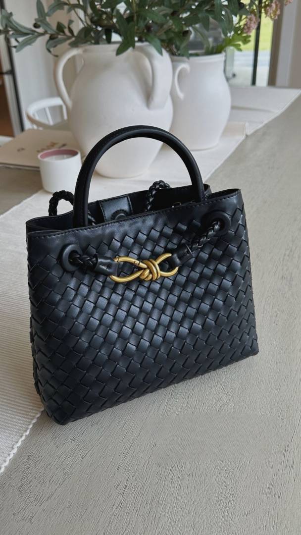 Bottega Veneta Andiamo Black Premium With Dust Cover Packing
