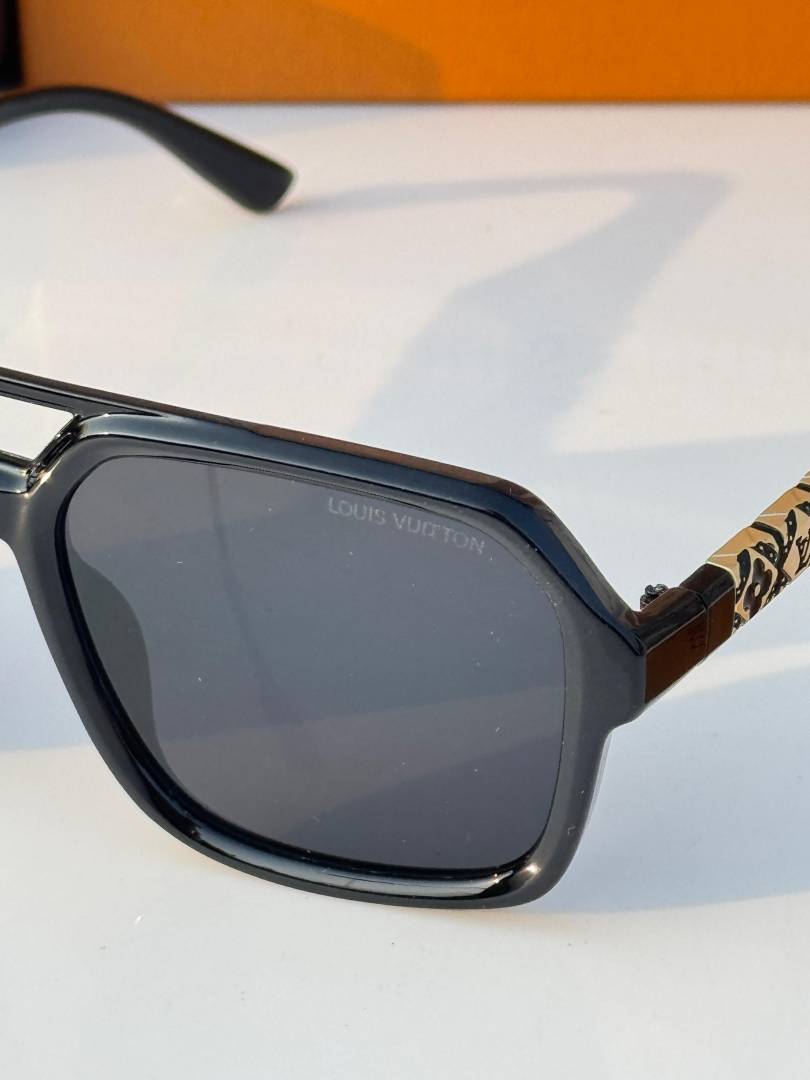 Louis vuittion 2687_black_gold
