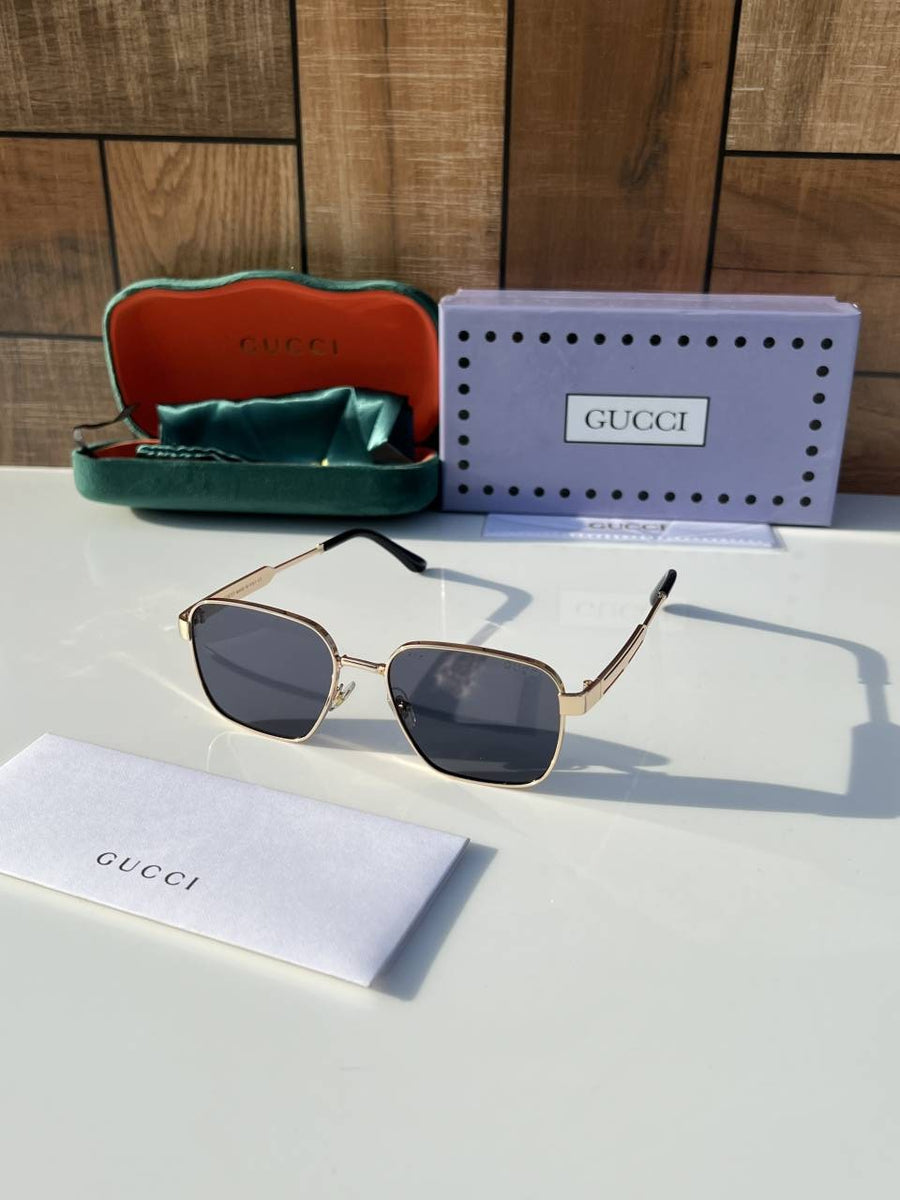 Gucci_526_gold_black