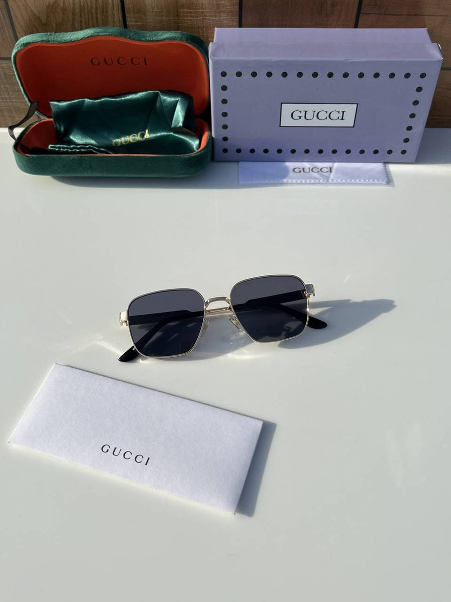 Gucci_526_gold_black