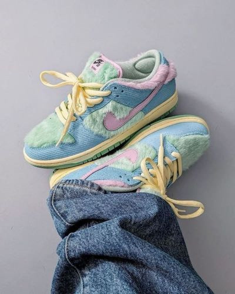 E sb dunk low x verdy visty with keychain