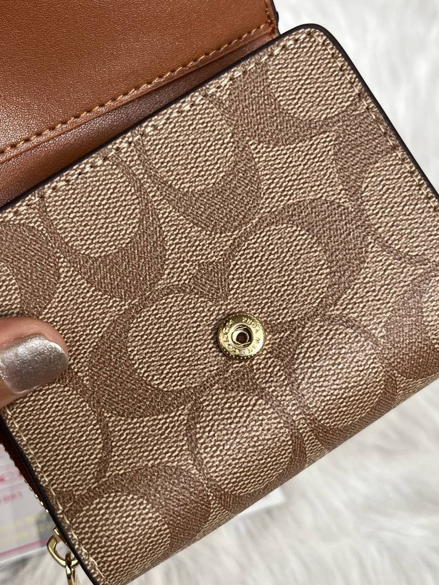 Coach_1-4_Premium_Flap_Wallet_With_OriginalBox_DustCover_Highend_Coded