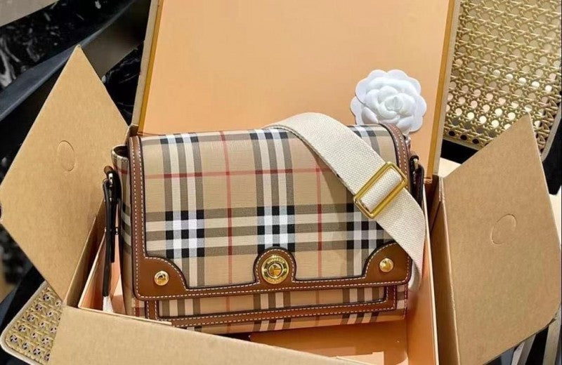 Burberry_Note_Check_Crossbody_Bag_With_Magnet_Box_Premium